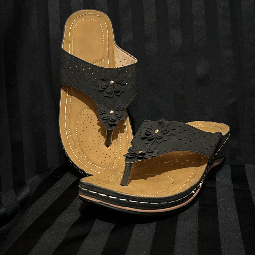 Amazon Black Floral Women's Sandals - Picture 2 of 3